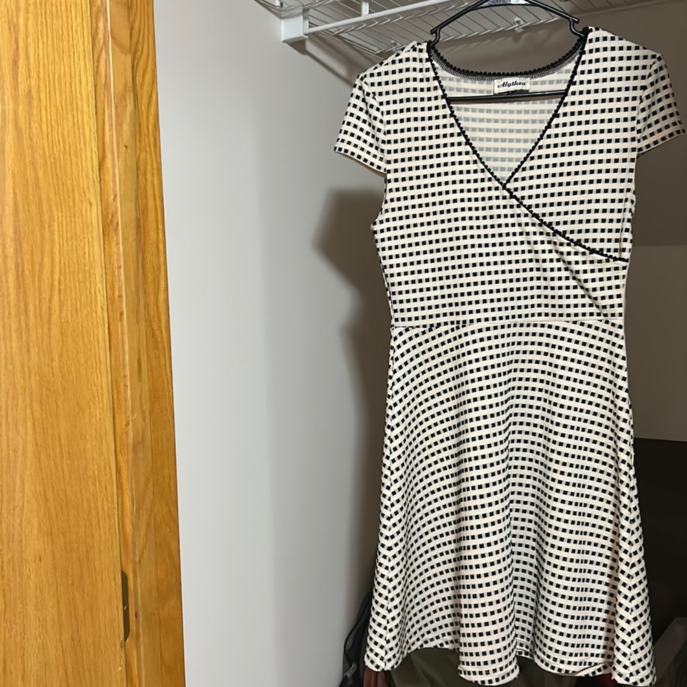 Alythea mid cream and black dress